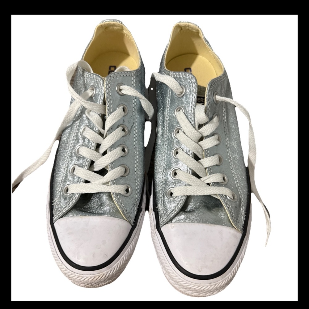 Converse all star size 7 silver sneakers . Great condition.